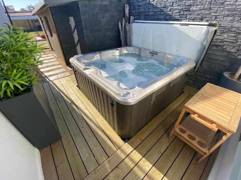 Villa Avec Jacuzzi Proche De La Mer Et Du Centre Barbatre ภายนอก รูปภาพ